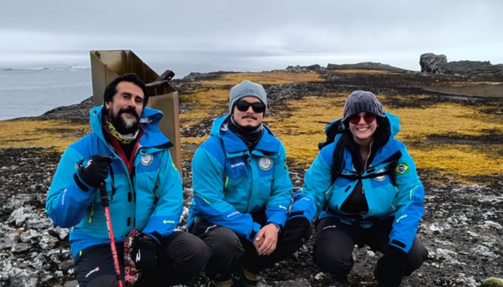 Pesquisadores do Núcleo Terrantar iniciam o ano em acampamento aos 62 graus na latitude Sul! Veja mais informações sobre as primeiras atividades do Terrantar na OPERANTAR XLIV